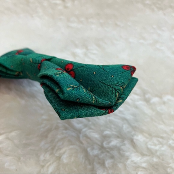 Pet Bowtie in a Green Christmas Holly - Picture 3 of 12
